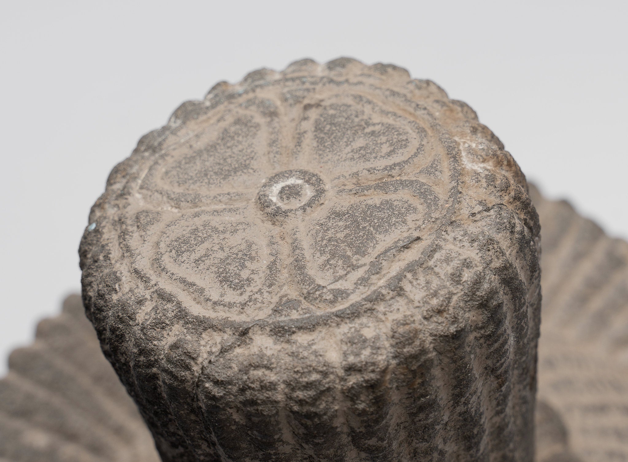 Estatua de Vishnu - Cabezal de Khmer Vishnu montado en piedra antiguo Koh Ker - 37cm / 15 "