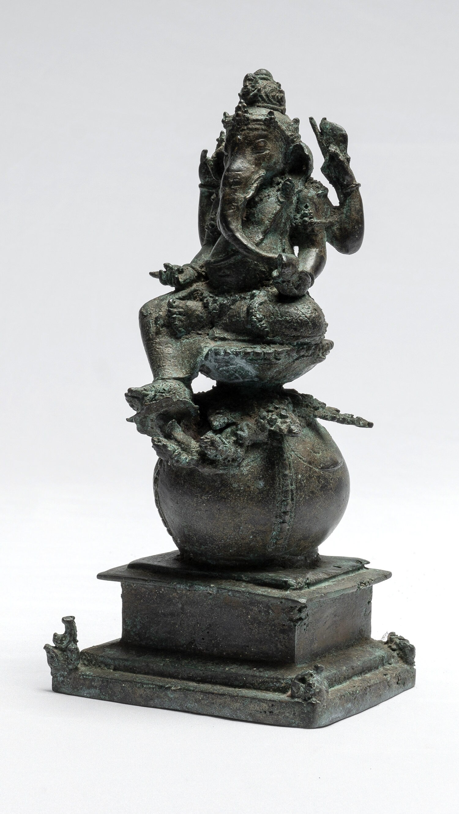 Statue de Ganesha – Statue antique de style javanais en bronze assis Majapahit Ganesha – 24 cm/25,4 cm