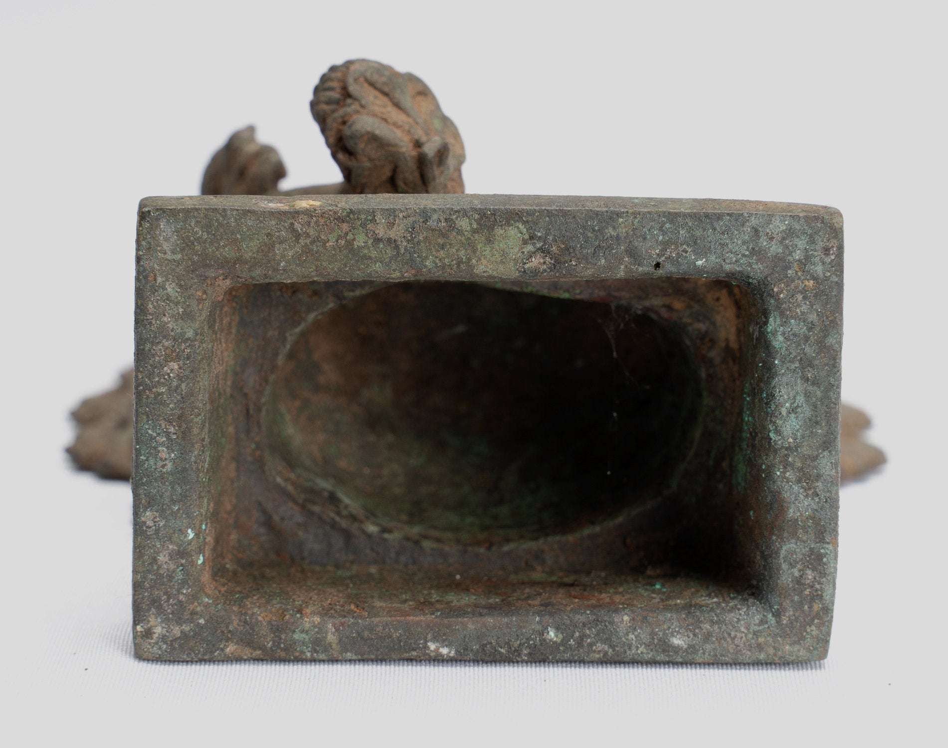 Statue de Shiva - Statue de Shiva assise javanaise en bronze de style indonésien antique -14 cm/5"