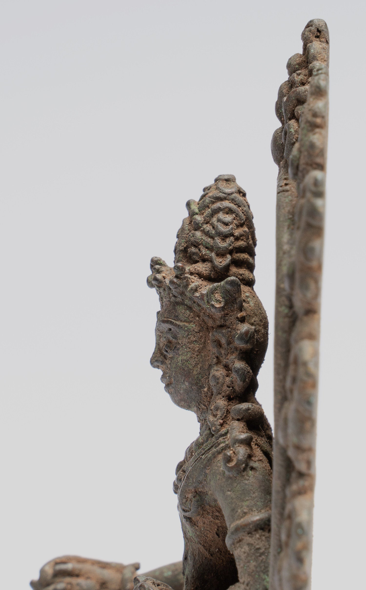 Statue de Shiva - Statue de Shiva assise javanaise en bronze de style indonésien antique -14 cm/5"