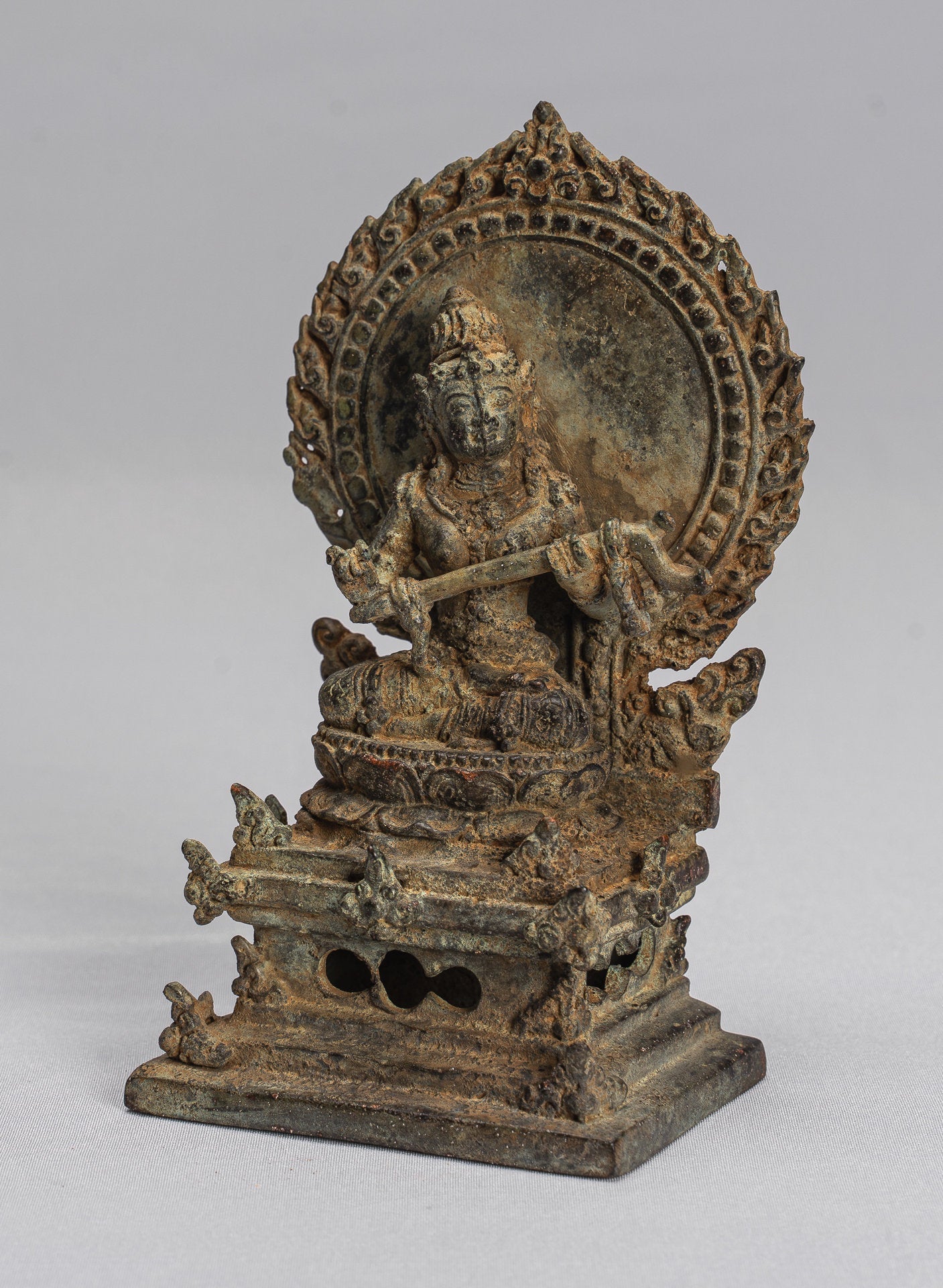 Statue de Tara - Statue de Devi Tara en bronze assis Majapahit de style Java antique - 14 cm/6"