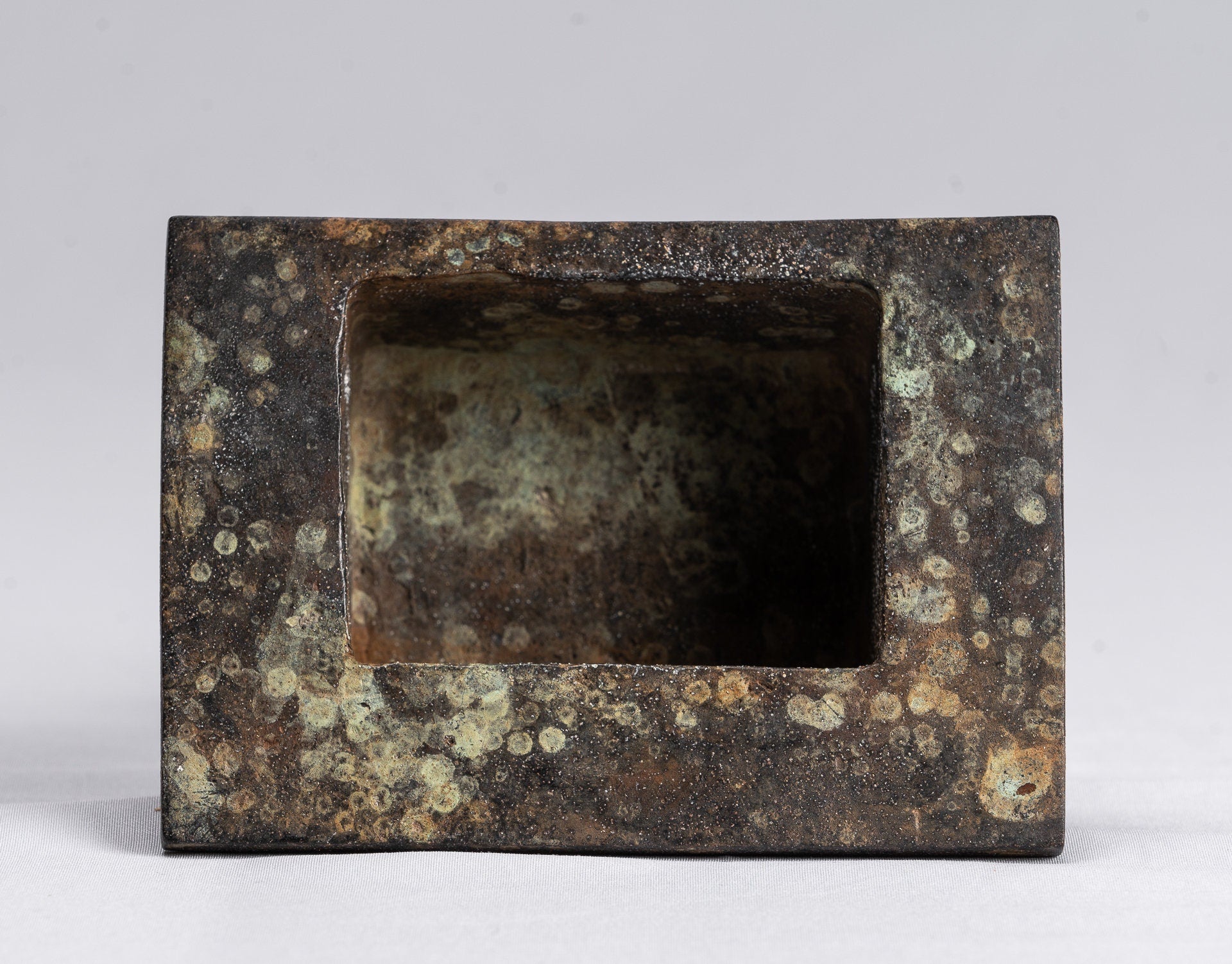 Tara-Statue – antike Majapahit-indonesische sitzende Bronze-Devi-Tara-Statue im Java-Stil – 17 cm.