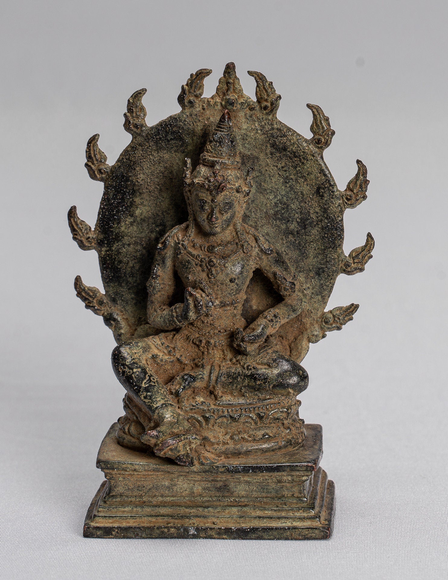 Statua di Tara - Antique Java Style Majapahit Seduto Devi Devi Tara Statua - 10,5 cm/4 "